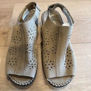 LA PLUME Taupe Leather Suede Slingback Cut Out Wedge Open Toe Womens 37 6.5-7 US